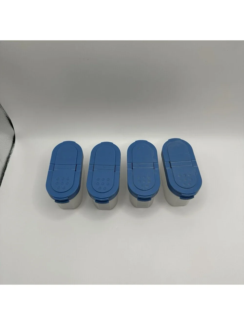 Tupperware Modular Mates Spice Container Shakers #1843 W/Blue Lids Set Of 4